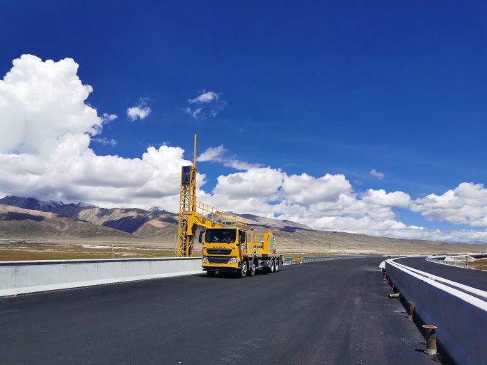 皇家国际桥梁检测车助力雅安高快检建