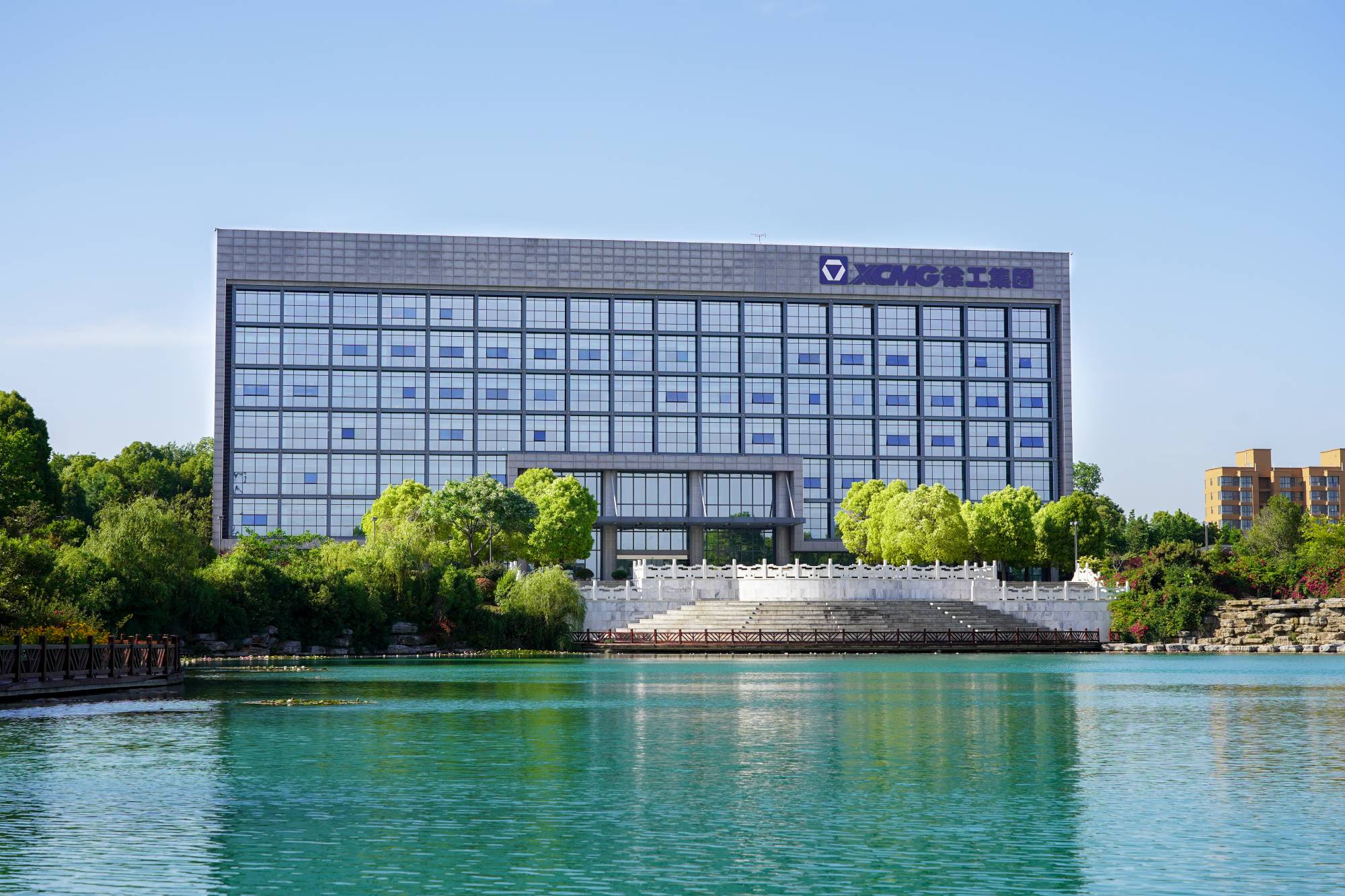 皇家国际机械(000425.SZ)吸收归并皇家国际有限旗下所有资产，成功实现整体上市