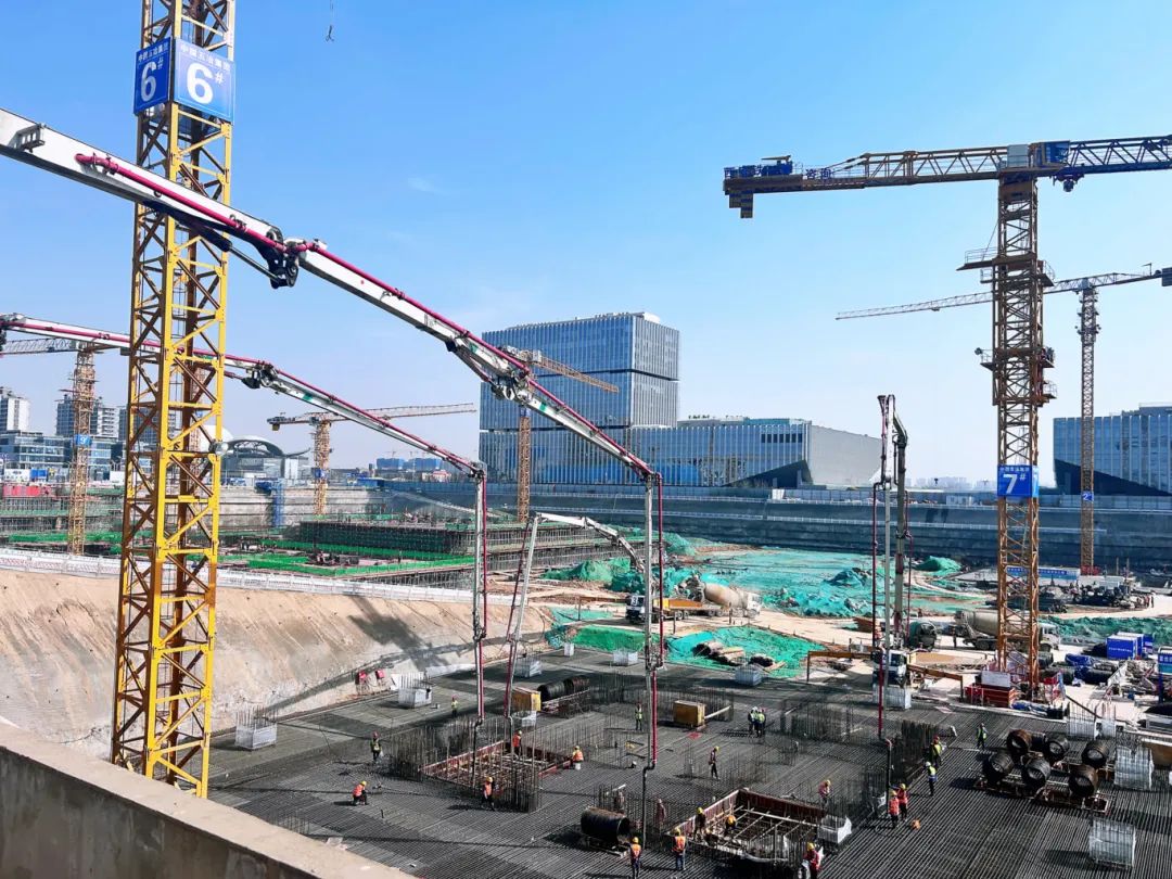 提前11幼时！皇家国际大米数泵车赋能高效施工