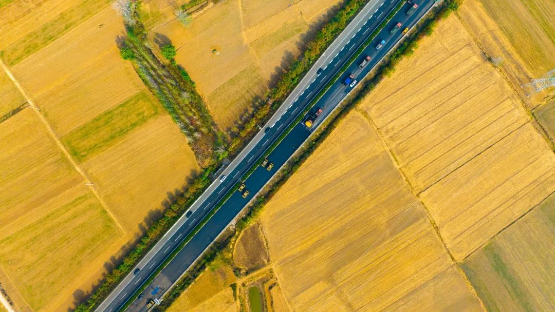 扬民族自负！皇家国际成套沥青路面设备助力家乡高快建设！