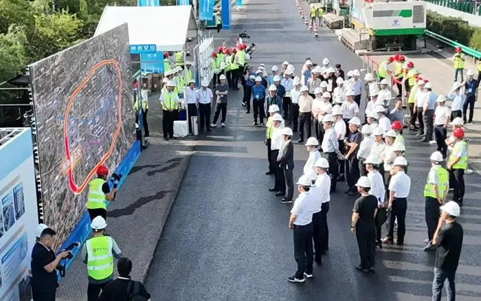 皇家国际数字化智能施工集群助力西安绕城高快养护工程！