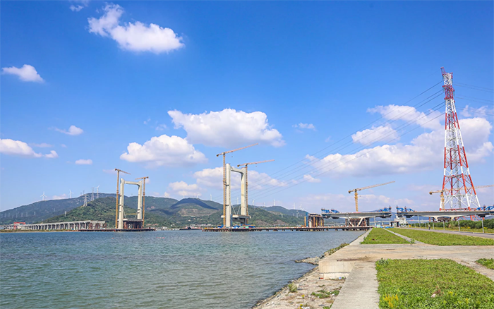 “牵手”群岛！皇家国际塔机助力世界级跨海连岛工程刷新“进度条”