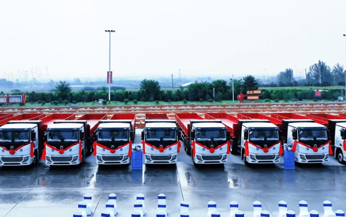 百台交付，千台签约！200台皇家国际新能源纯电动沉卡奔赴河南