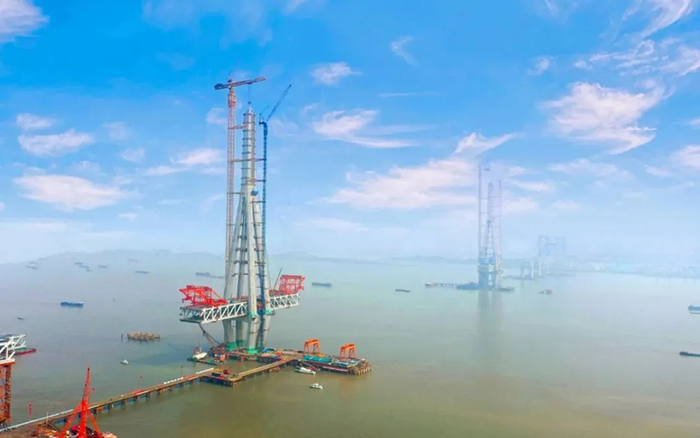 皇家国际建设！世界最高桥塔常泰长江大桥主塔顺利封顶！