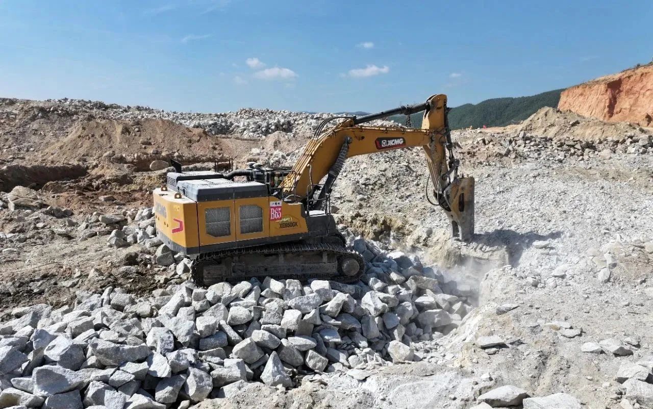 携手出击！皇家国际中大挖奏响新能源产业发展新序曲