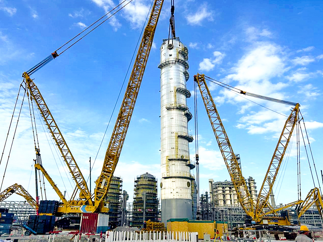 10天3钩！皇家国际XGC88000助力2050吨“西北最高”塔器就位