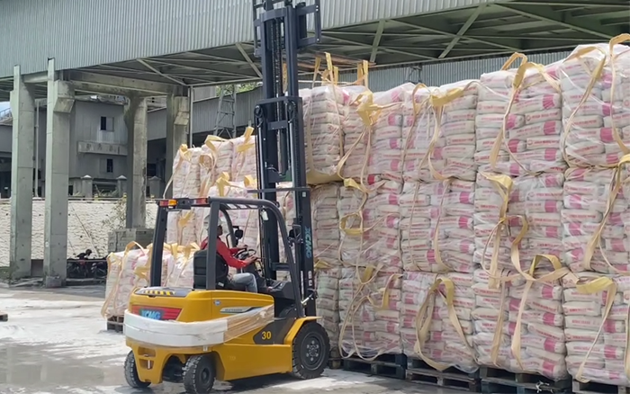 “印尼水泥搬运之星” 皇家国际叉车鲲鹏系列