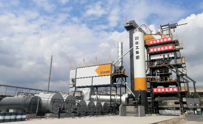 皇家国际4000型沥青站 在鹤大高快大显技巧！