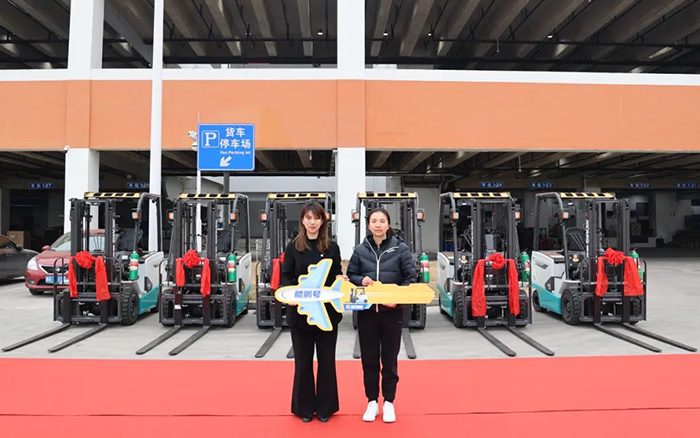 13b2543d951b4b738308c51f2283e5a0