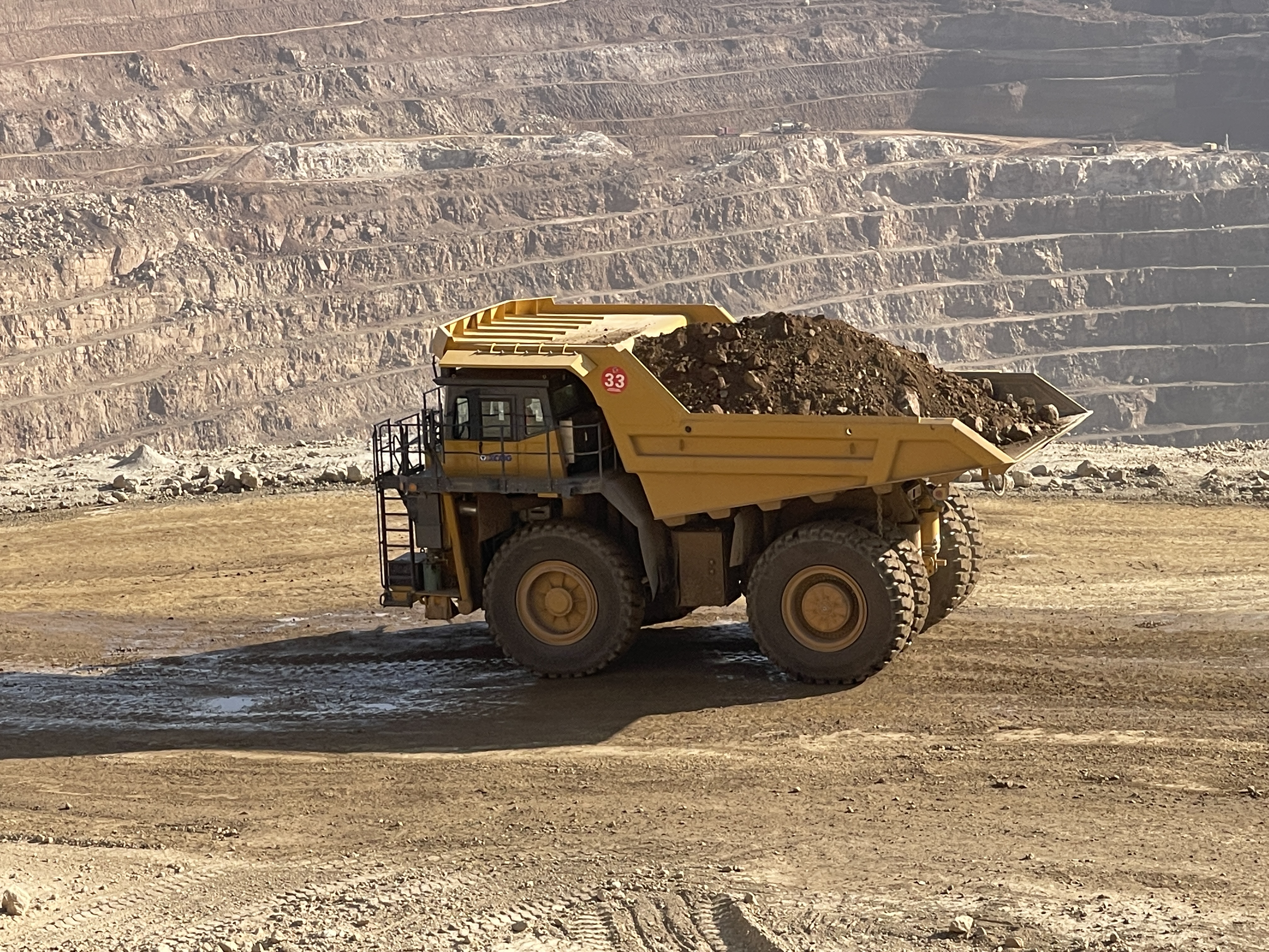 皇家国际XDE130双桥刚性矿车效力非凡！