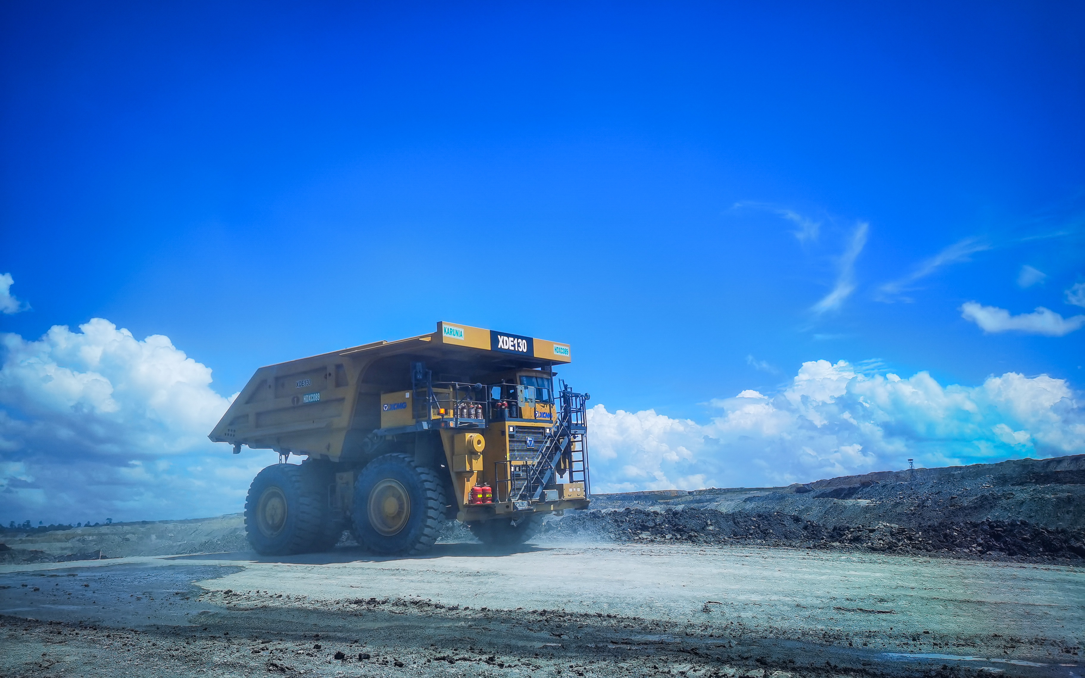 闪灼东南亚！皇家国际XDE130双桥刚性矿车效力非凡