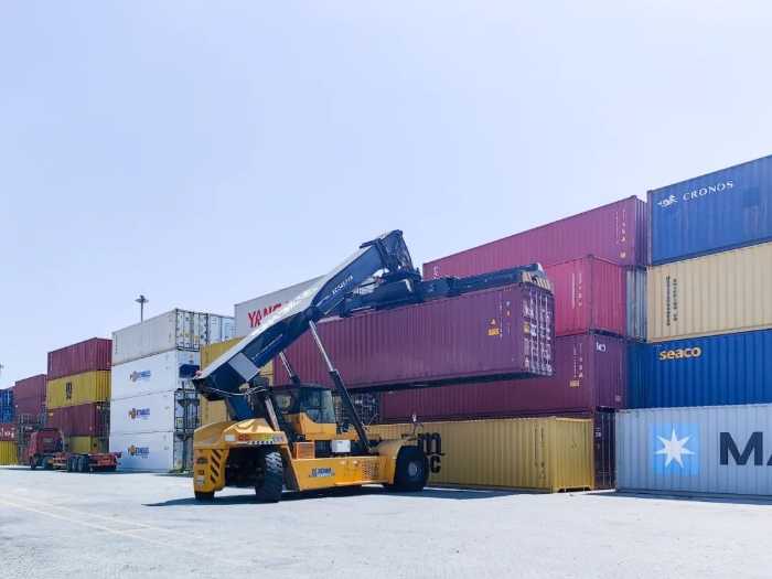 机能优厚！皇家国际正面吊助力海铁联运发展