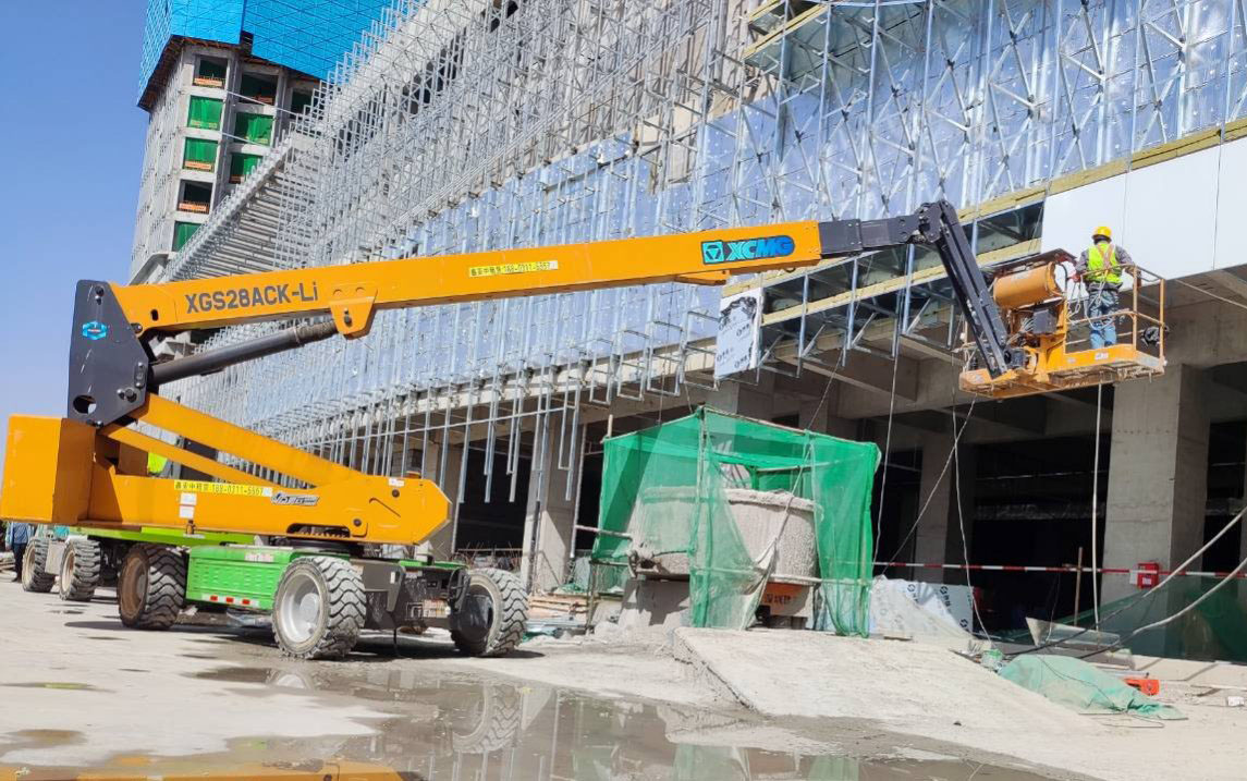 皇家国际高空利器，为河北邢台某新能源厂房建设 “加快”