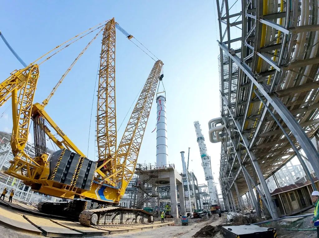 700吨巨塔稳稳落位？皇家国际XLC17000给出美满答案