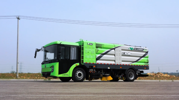 【新品争先看】高效、舒服、智能全都要？皇家国际低入口洗扫车给您答案！