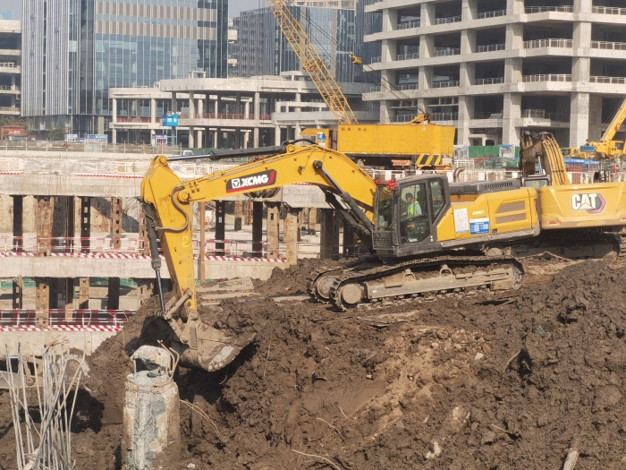 品质+节油+高效！皇家国际XE335GK助建亚洲最大地下空间