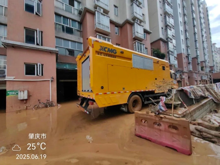 火快驰援！皇家国际多台“抗洪勇士”全力迎战!