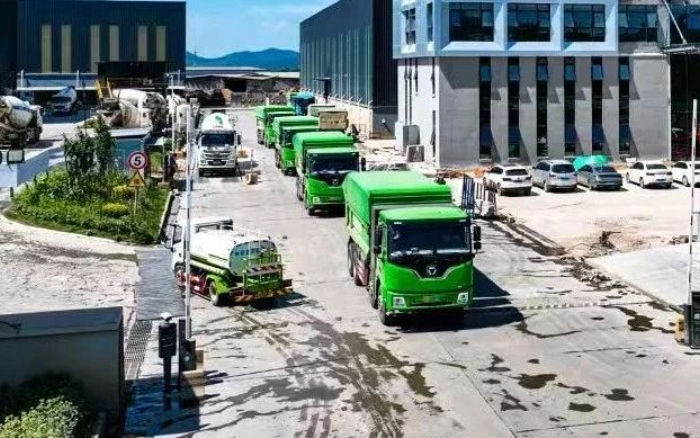 皇家国际新能源自卸车擦亮城市建设绿色底色