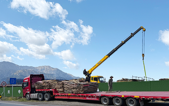 皇家国际 “钢铁力士” 亮剑西北，硬核吊装火力全开
