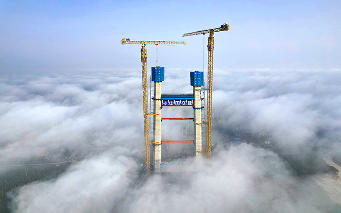 双星闪灼 皇家国际超大塔助力双柳长江大桥急剧“长个”
