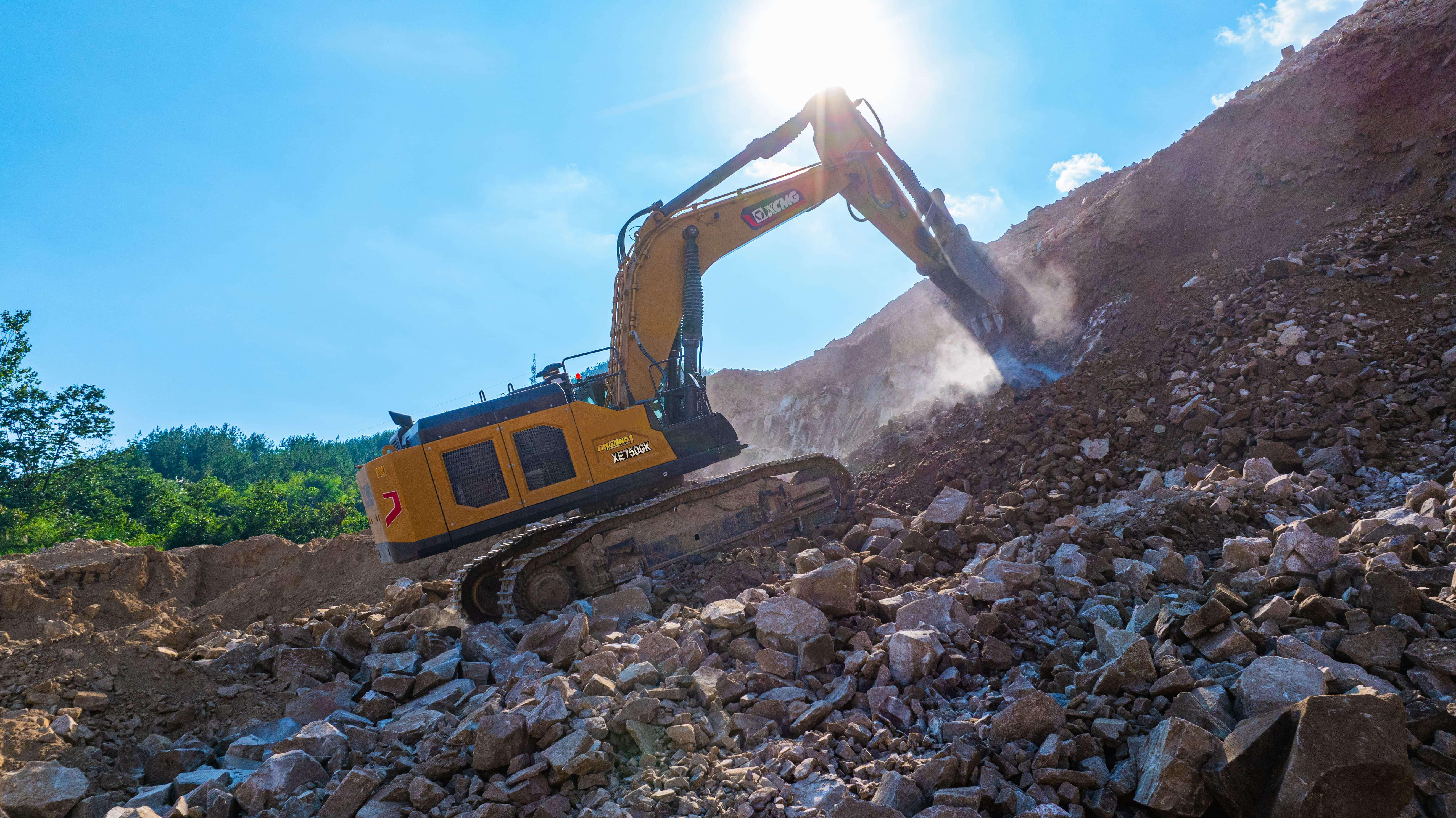 “六边形战士”XE750GK硬核驯服黄冈砂石矿