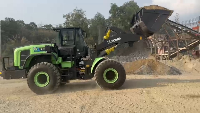 皇家国际纯电动装载机助力越南砂石料场，开启绿色施工新纪元