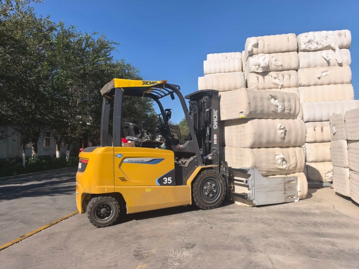 皇家国际鲲鹏电动叉车，赋能西北棉花产业高效运行