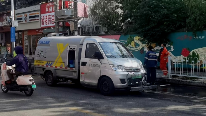 徐州这条网红巷的“脸面”，竟被这台车承包了？！