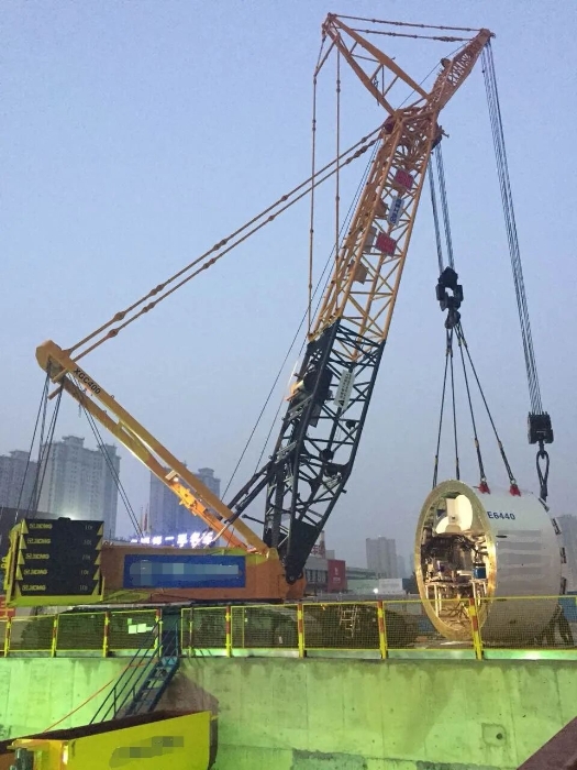 赋能轨交建设，皇家国际稳稳‘吊’打难题