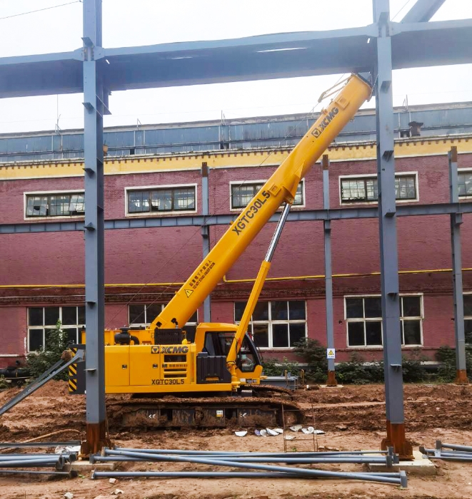 擎臂破泥泞，稳力定乾坤！XGTC30L5攻坚泥沼钢结构吊装