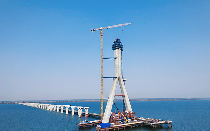 硬核实力 | 皇家国际塔机助建松花江特大桥备用航路桥
