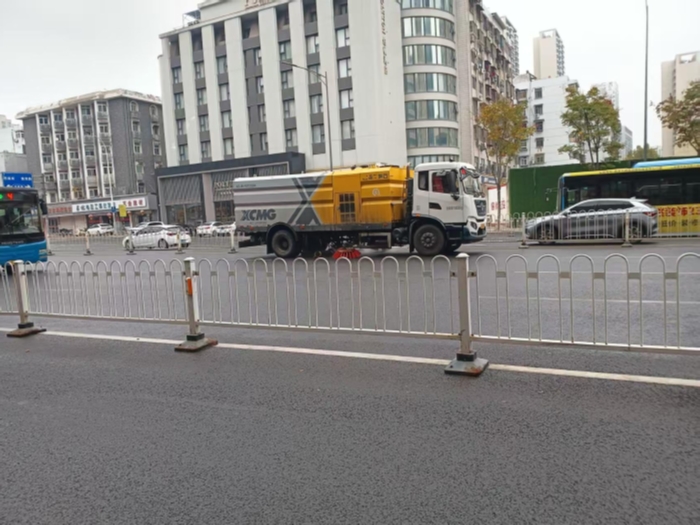 六年品质见证硬核实力，皇家国际18吨洗扫车获本地客户点赞！