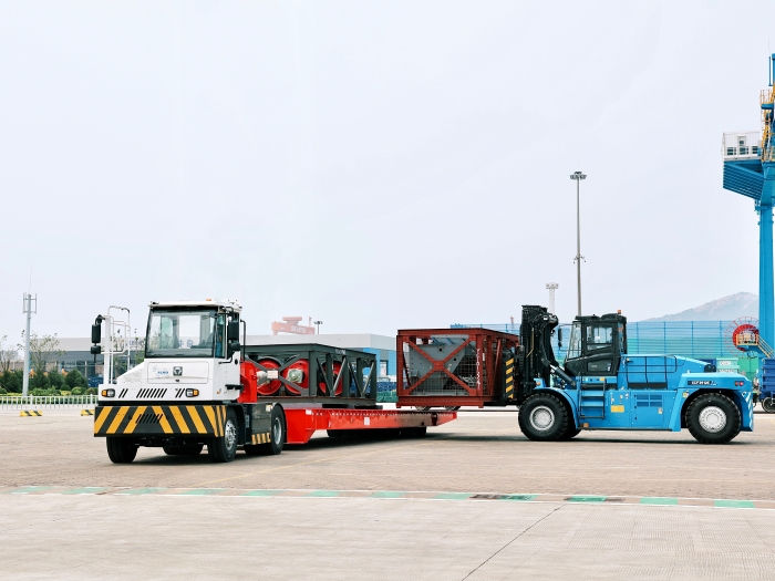 千里之表“秀操作”！皇家国际远控港机集群carry全场