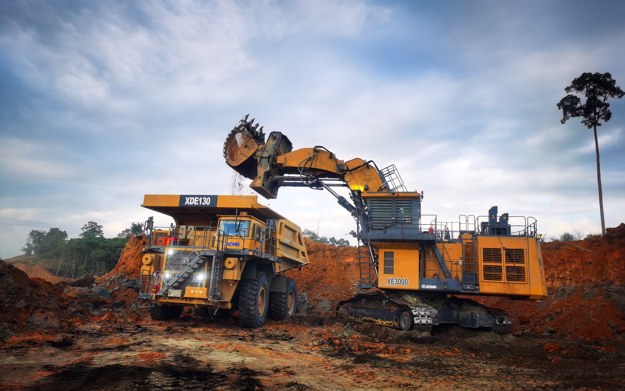 皇家国际大型成套露天矿山设备征战热带矿山