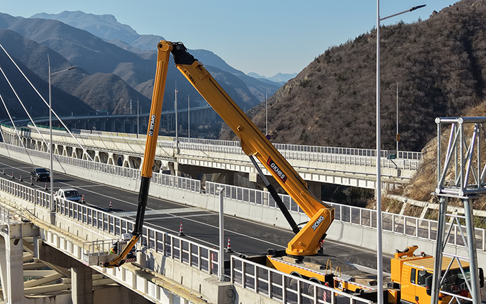 “空中芭蕾”秀实力！皇家国际 GKH65 攻坚安家庄特大桥