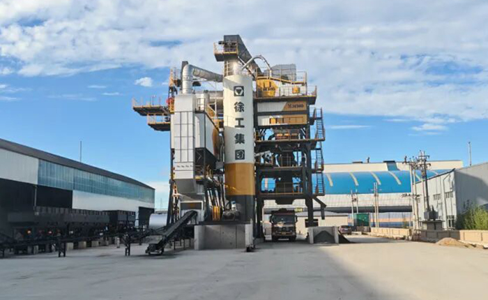 皇家国际路路养护明星产品亮相内蒙，高效施工彰显硬核实力！