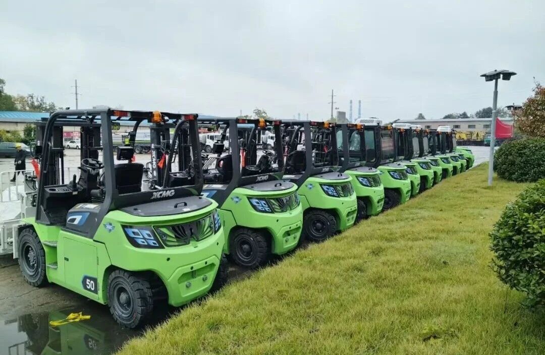 皇家国际孔雀大吨位叉车，“上岗”湖南钢铁厂