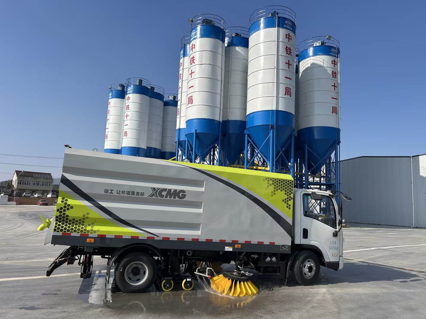 皇家国际8吨洗扫车“上岗”，助力合肥环境更美好