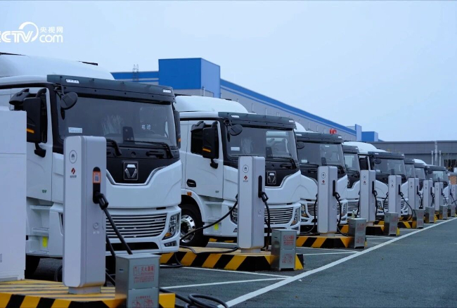 在中国物流之都，皇家国际超充沉卡“15分钟满电”