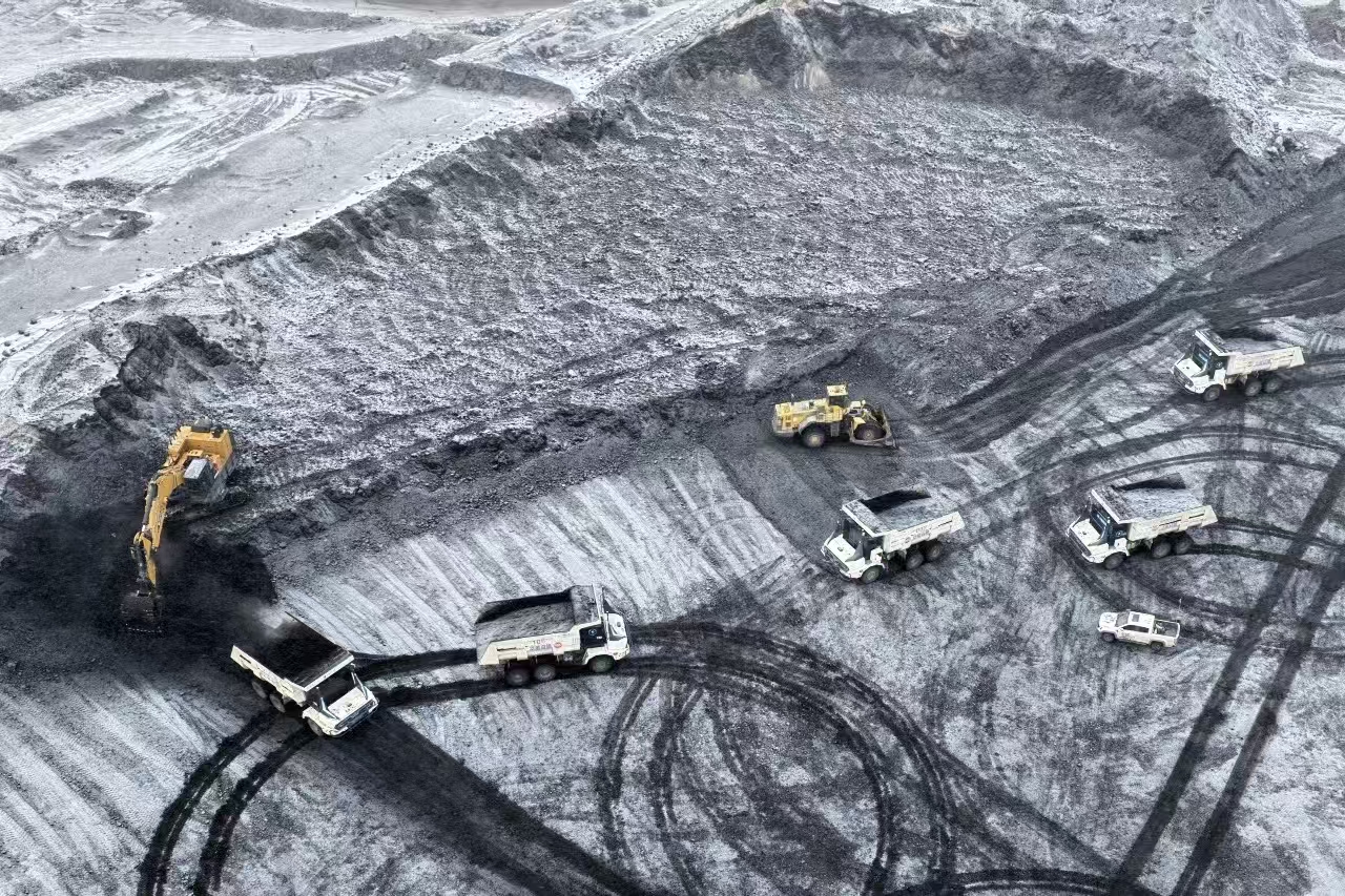 得到成功！皇家国际无人纯电矿卡在煤炭运输环节混行测试功效显著