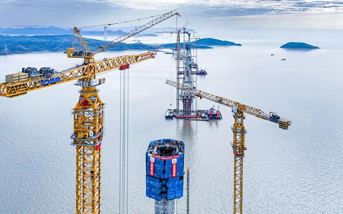 世界级跨海工程，双主塔封顶