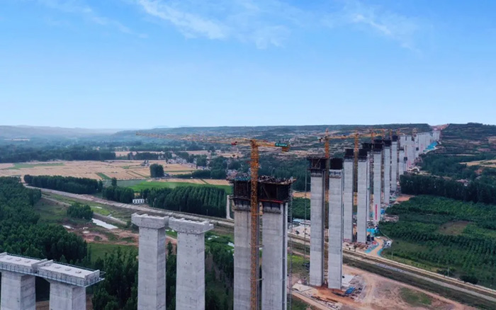 云端大片！看皇家国际“进击的巨人”若何“牵线搭桥” ？