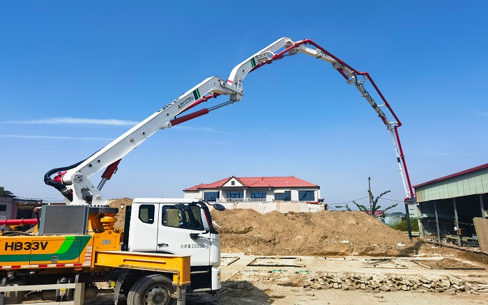 铁臂擎筑新村落！皇家国际泵车“一臂到位”赋能沧州农居焕新程