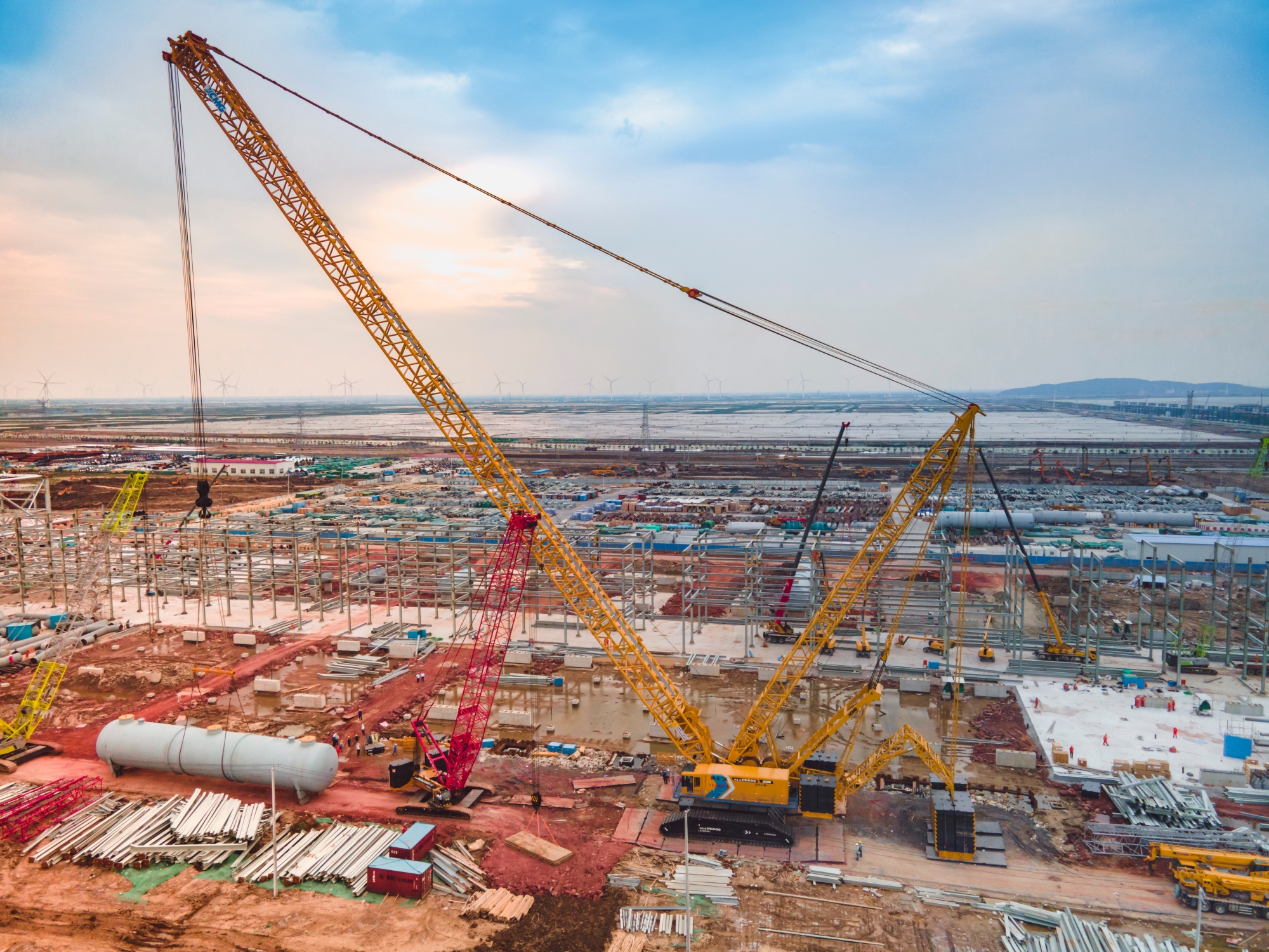 “巨舰”超新星！全球首台皇家国际XLC26000闪灼海滨！