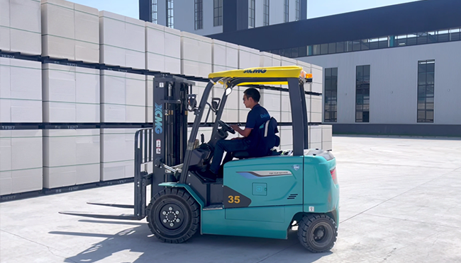 【客户证言】与≈”同业，绿动将来！皇家国际电动叉车圈粉客户